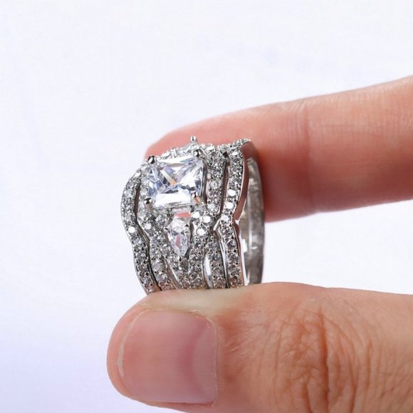 *NEW 18K White Gold Princess Cut Diamond 3PC Ring - Picture 5 of 15